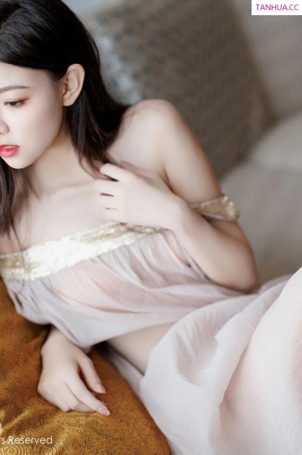   [XiuRen]高清写真图 2024.11.11 No.9426 初梦瑶 美腿性感第7张图片
